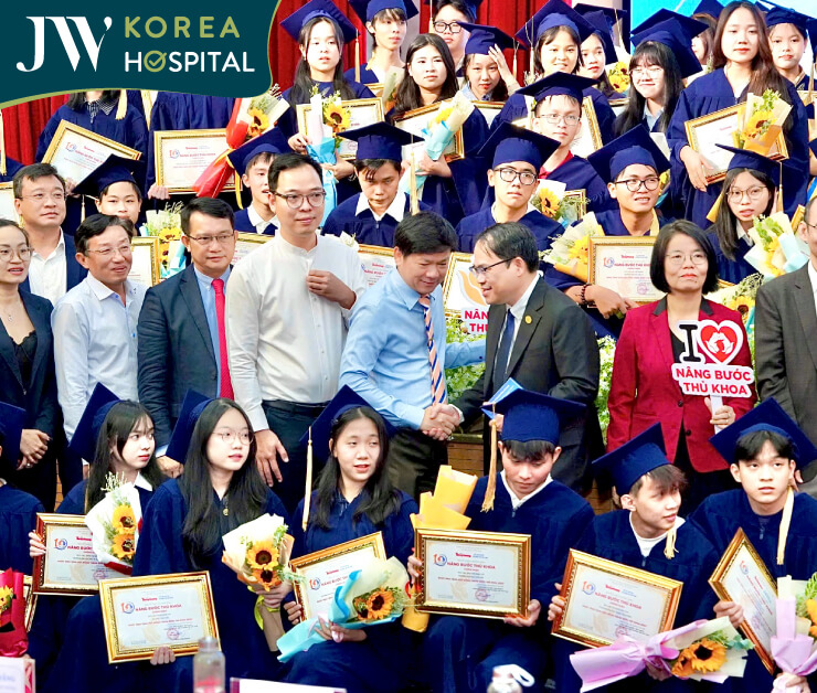 Bác sĩ Tú Dung vinh dự tham gia chương trình Nâng sức thủ khoa 2025 tại trường đại học Hồng Bàng