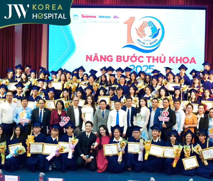 Bác sĩ Tú Dung vinh dự tham gia chương trình Nâng sức thủ khoa 2025 