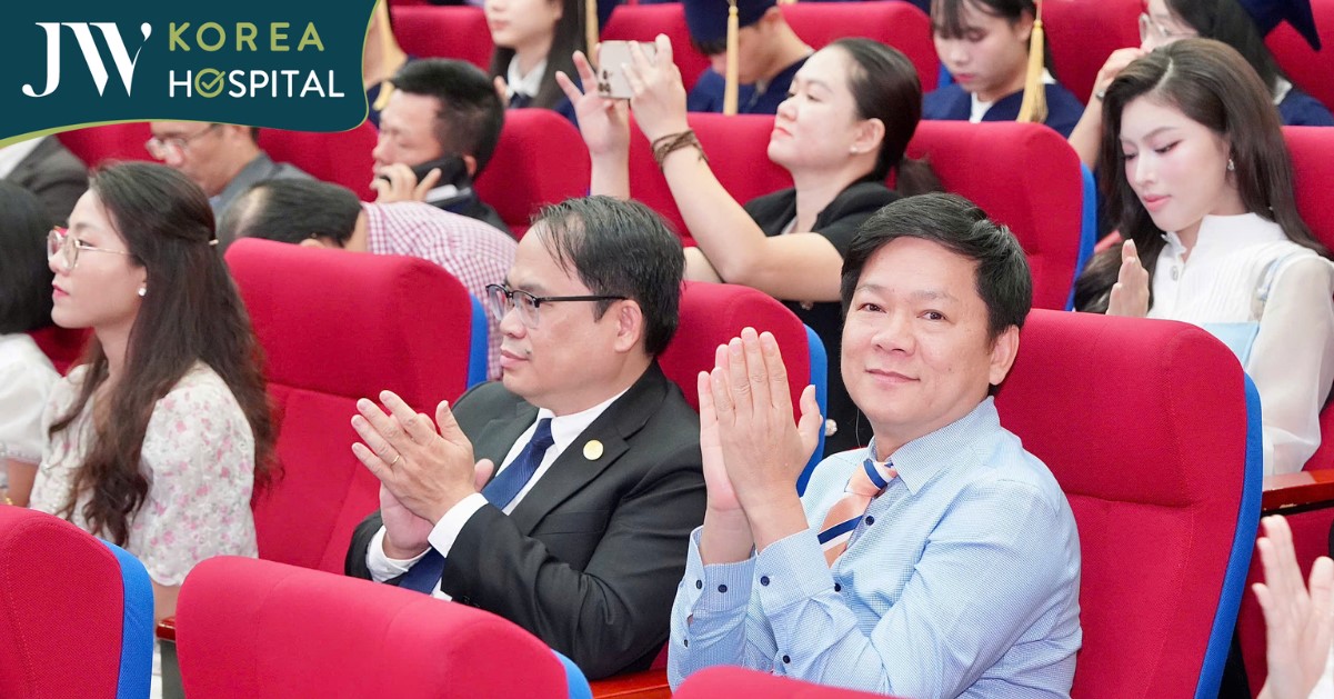 Bác sĩ Tú Dung vinh dự tham gia chương trình Nâng bước thủ khoa 2025 tiếp tri thức cho thế hệ trẻ