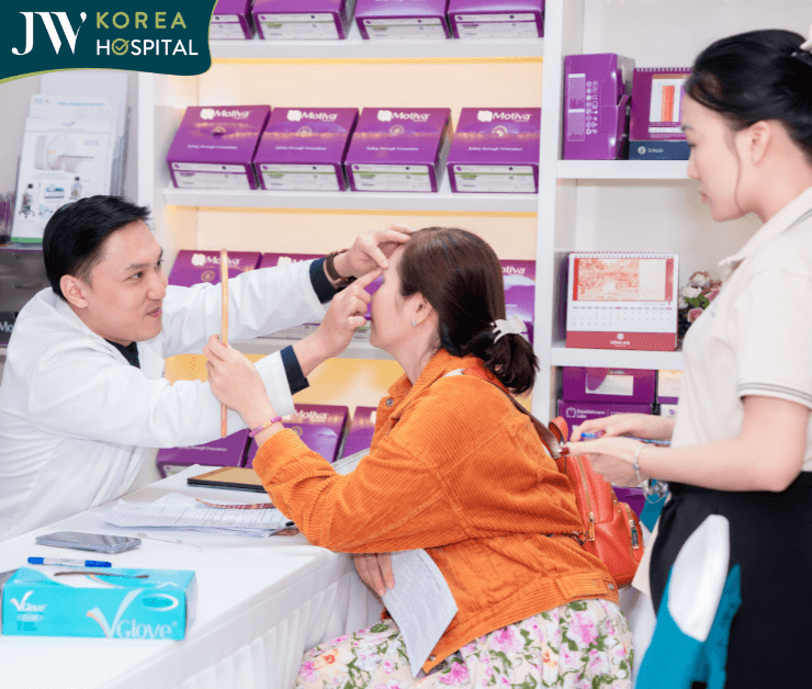 bac si jw truc tiep tham kham cho khach hang