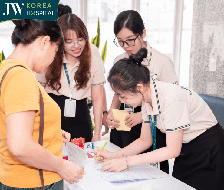 JW khai xuân lì xì đến là có quà