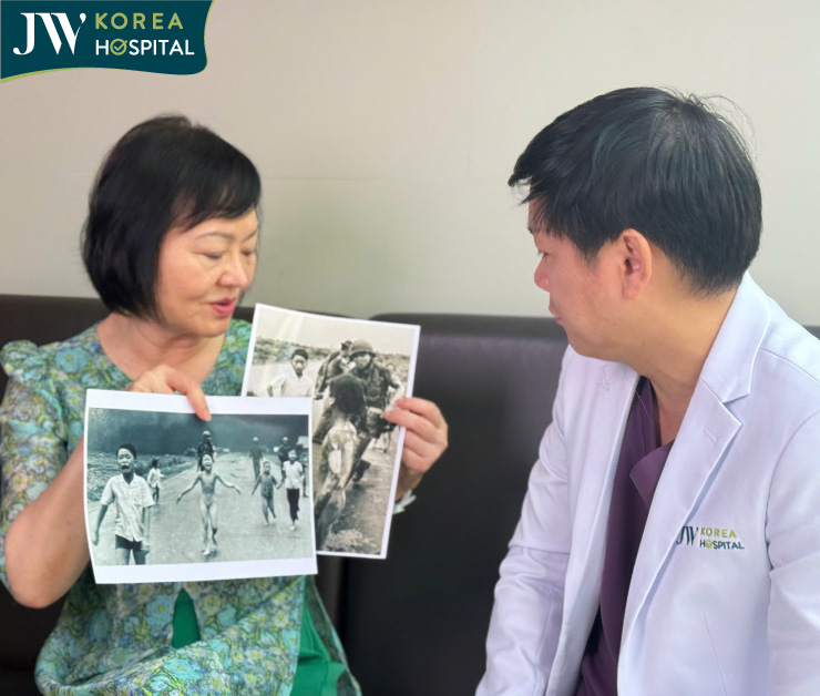 Em bé Napalm gợi nhắc về quá khứ lịch sử chiến tranh với bác sĩ Tú Dung