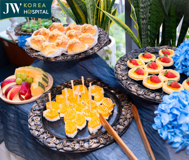 Bệnh viện JW chu đáo chuẩn bị món tráng miệng dành cho khách hàng đến tham dự sự kiện