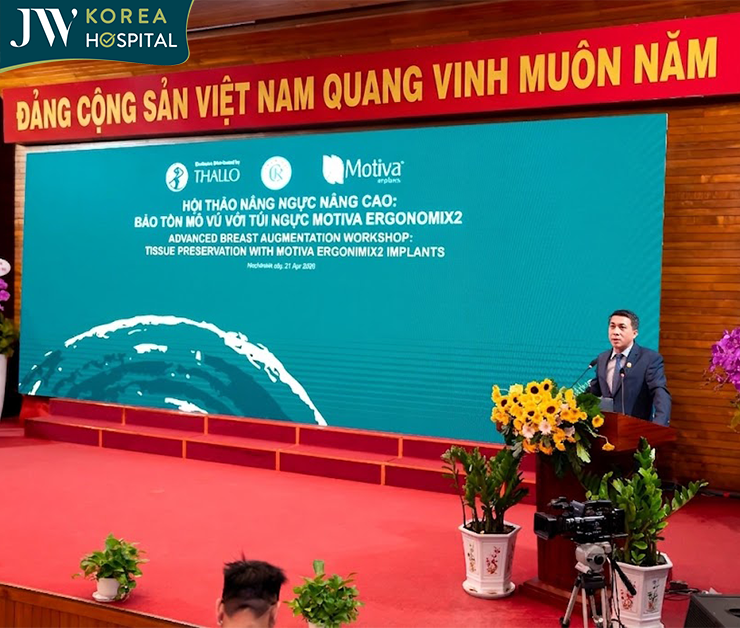 Phát biểu tại hội nghị nâng ngực bảo tồn mô vú