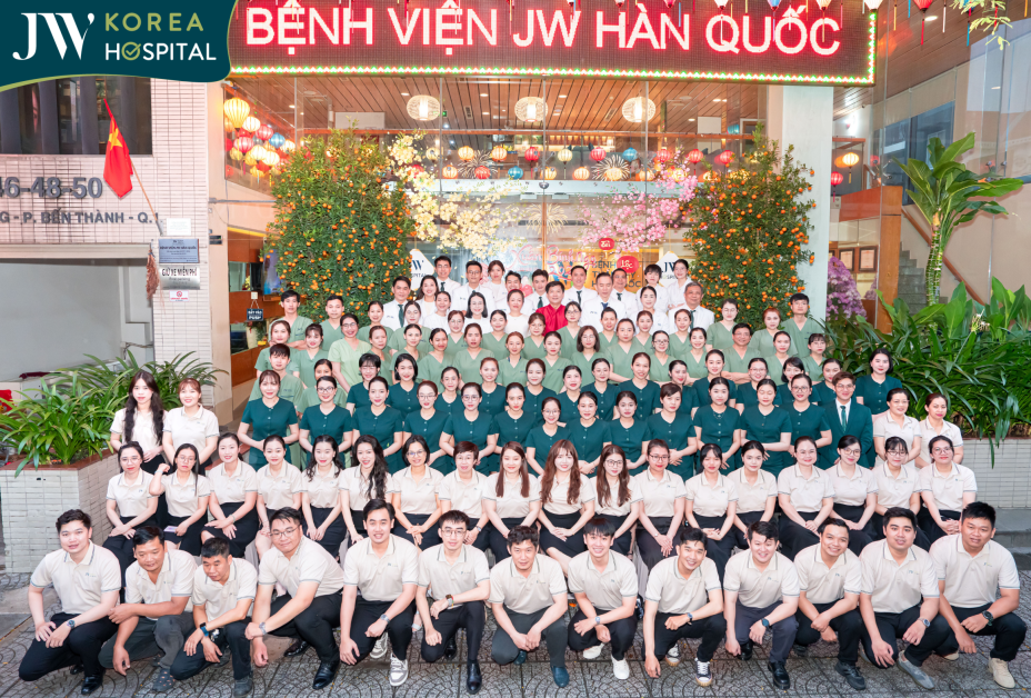 Đội ngũ y bác sĩ và nhân viên bệnh viện JW 