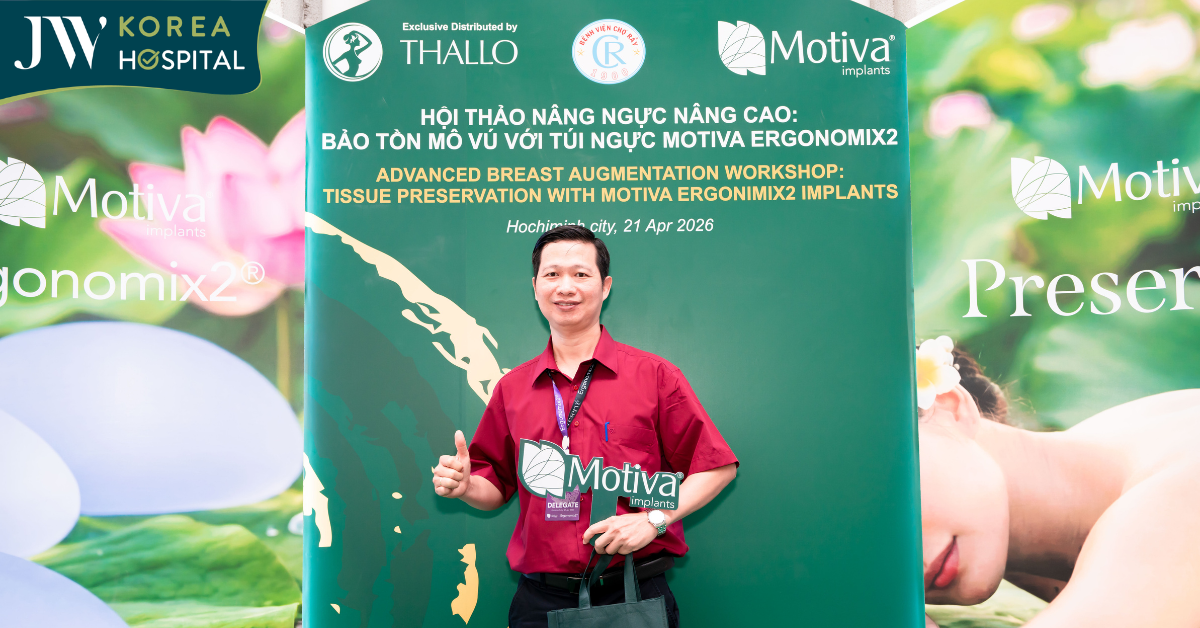 Bác sĩ JW tại hội thảo nâng ngực motiva
