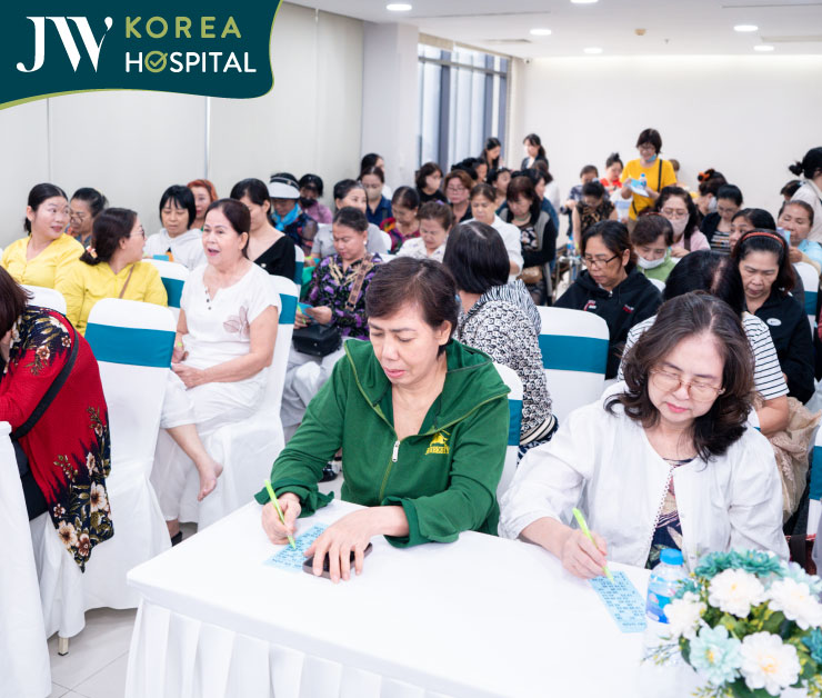 Sự kiện ra mắt công nghệ mới của bệnh viện JW nhận được sự quan tâm của nhiều khách hàng 