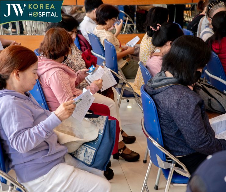 Bệnh viện JW tiếp đón hơn 500 khách hàng đến tham dự sự kiện ra mắt công nghệ mới