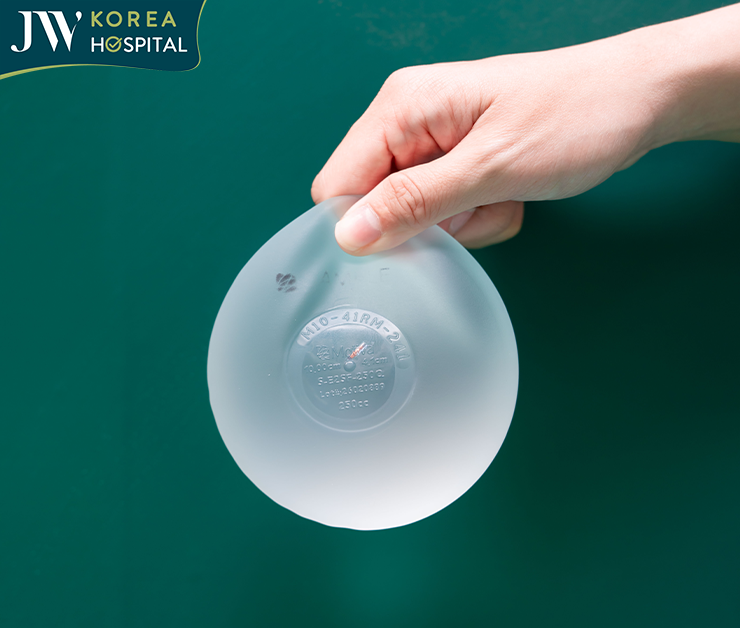 Túi ngực Motiva Ergonomix 2 được gắn chip để lưu lại thông tin và kiểm tra tình trạng túi ngực